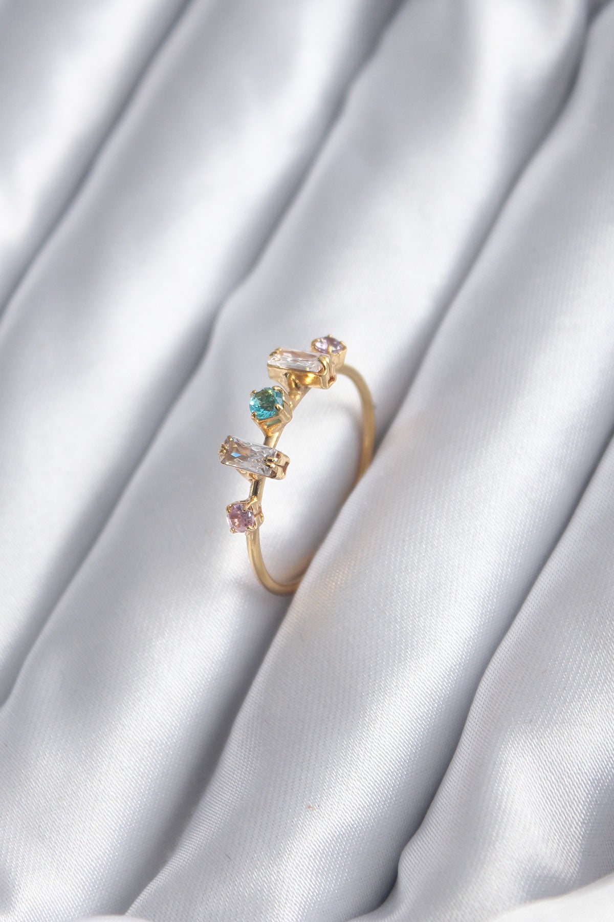 Gold Renk Zirkon Taşlı Renkli Zirkon Taşlı Kadın Yüzük