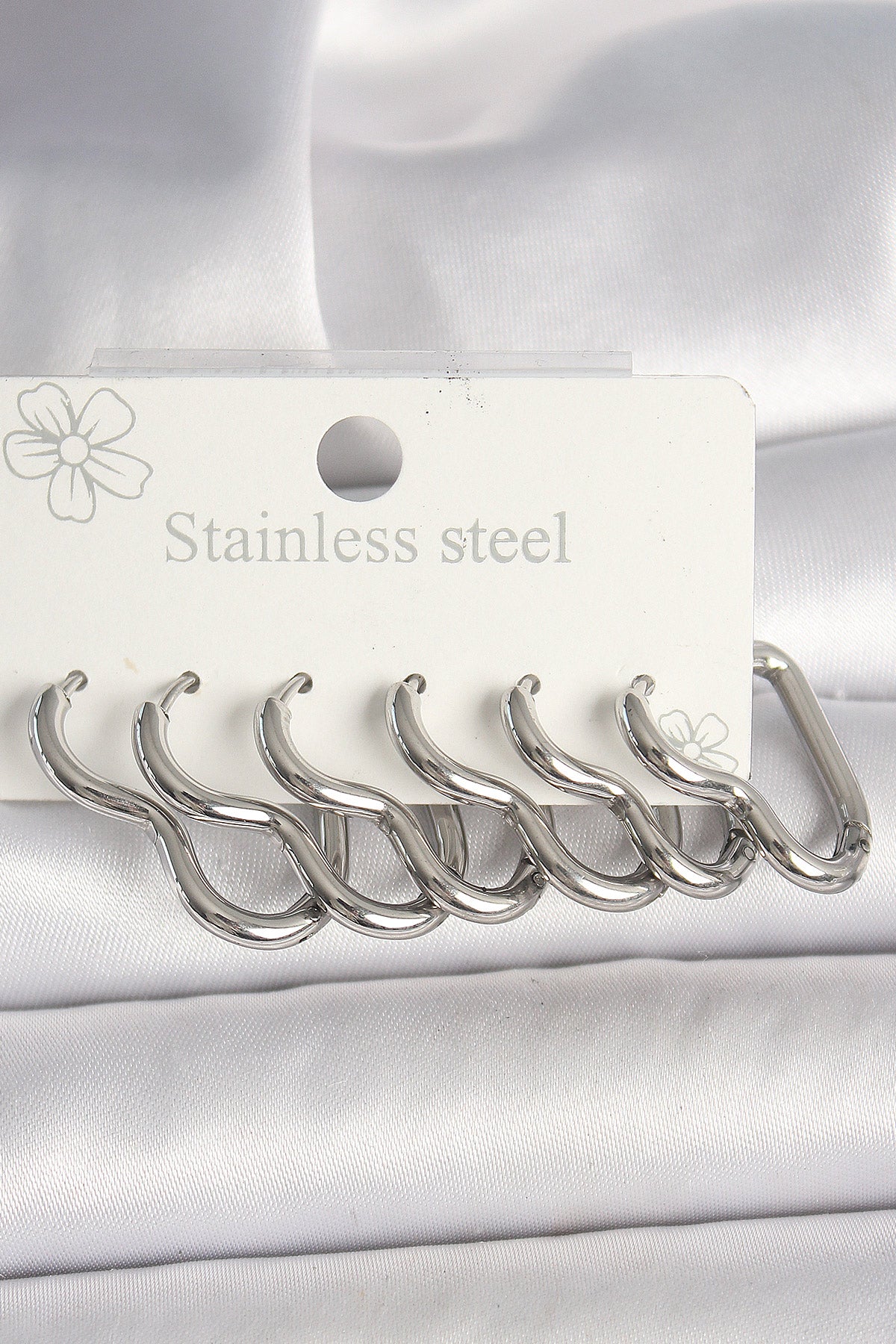 316L Çelik Gümüş Renk Kalp Model Kadın Küpe Seti