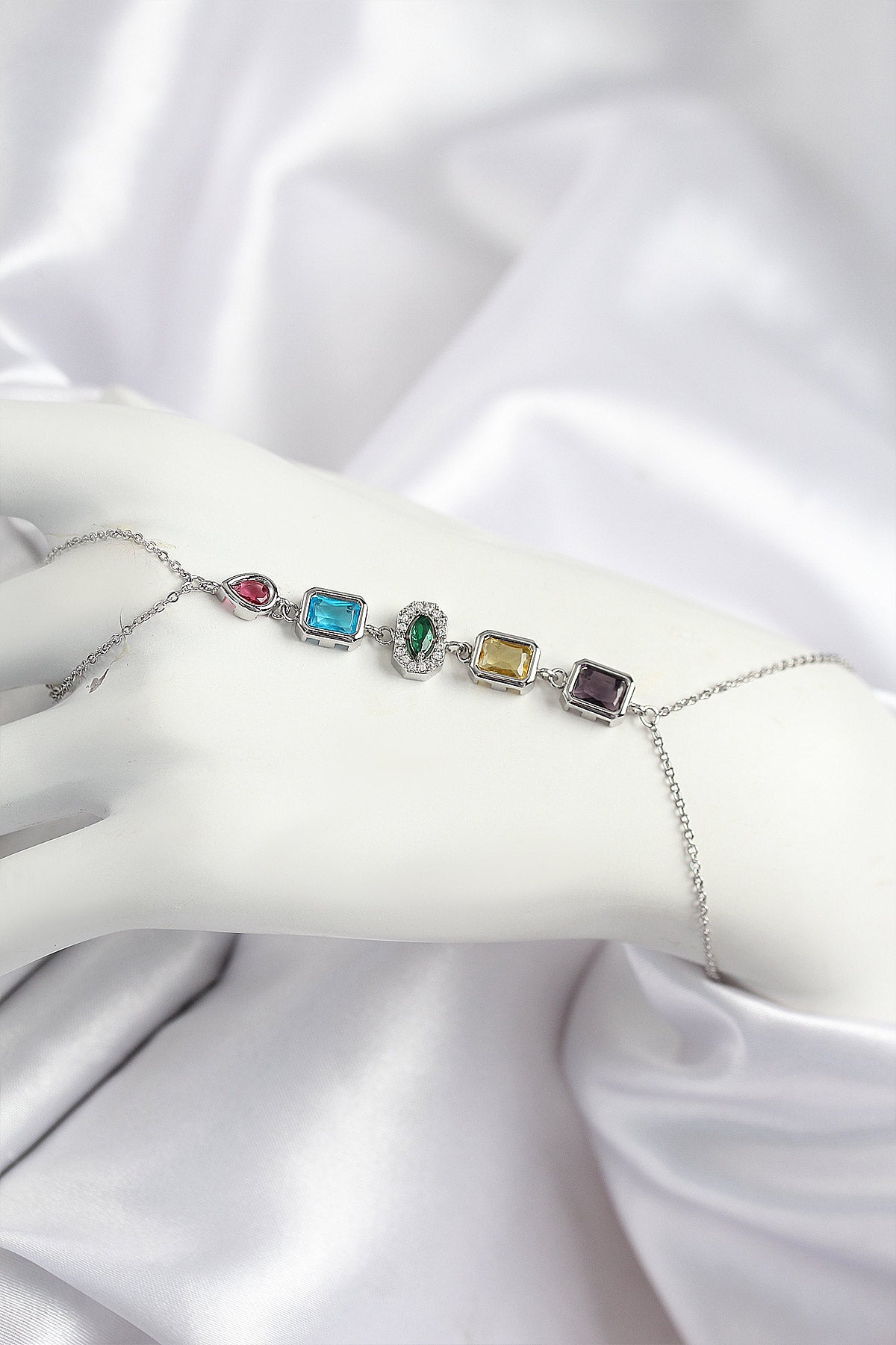 Pirinç Renkli Zirkon Taşlı Model Gümüş Renk Şahmeran