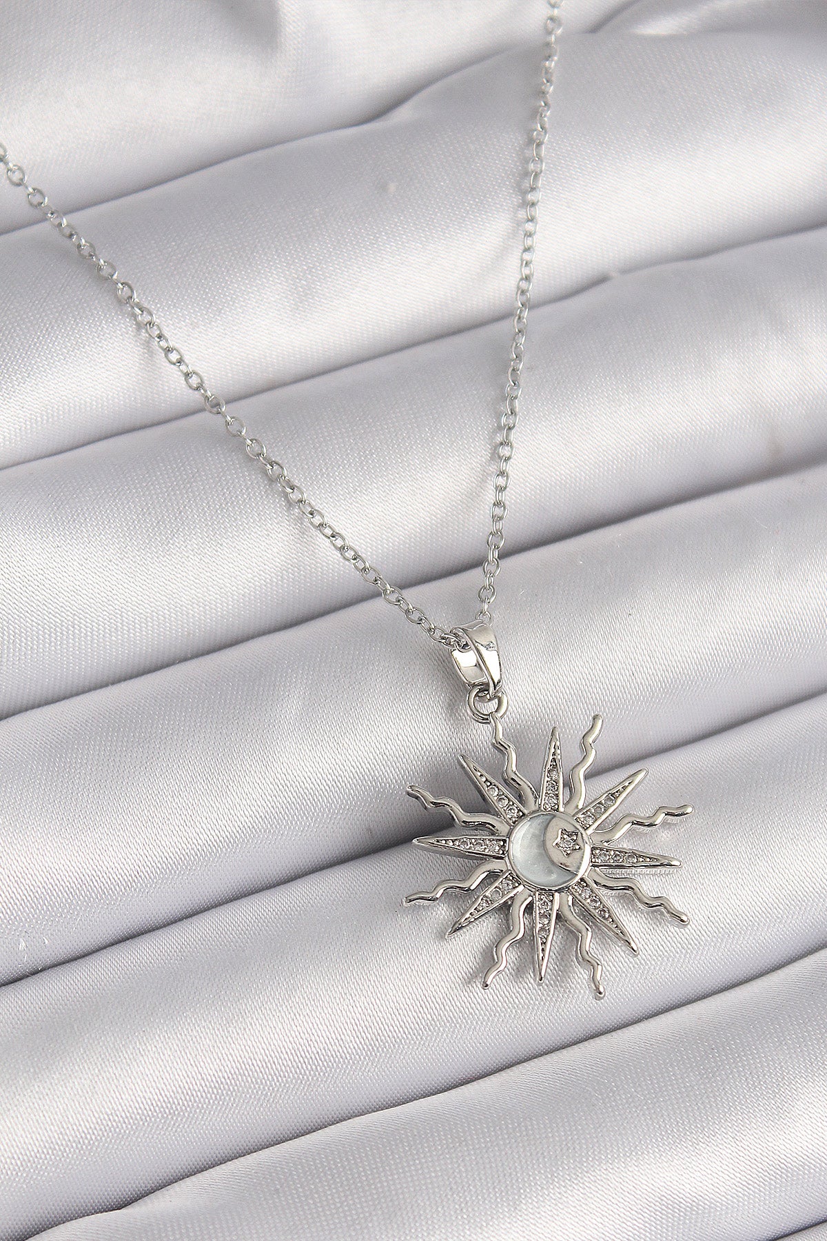 316L Çelik Gümüş Renk Zincir Zirkon Taşlı Güneş Model Sedefli Ay İşleme Detay Kadın Kolye