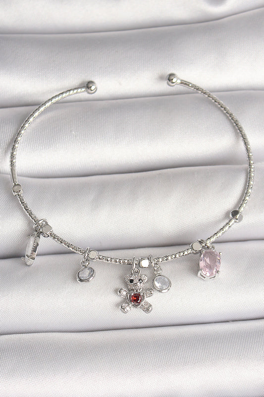 Pirinç Gümüş Renk Sallantı Zirkon Taşlı Ayıcık Figür Kırmızı Taş Detay Charm Kadın Bileklik