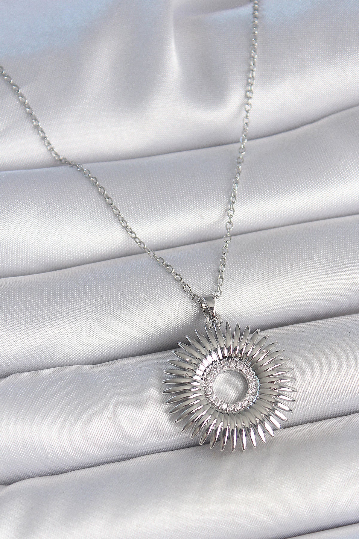 316L Çelik Gümüş Renk Zincir Zirkon Taşlı Nova Yıldız Model Kadın Kolye