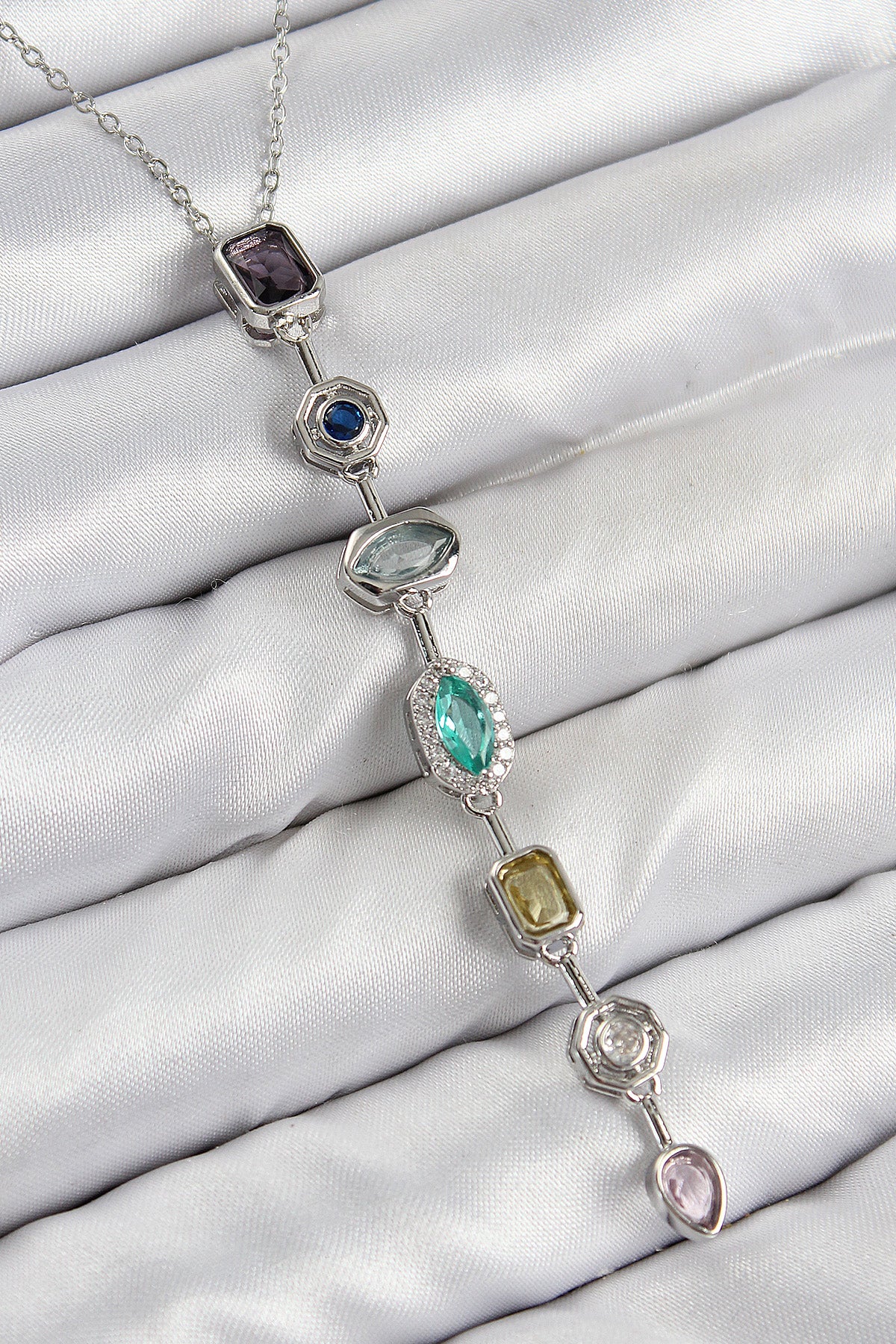 Pirinç Renkli Zirkon Taşlı Model Gümüş Renk 7 Element Kadın Y Kolye