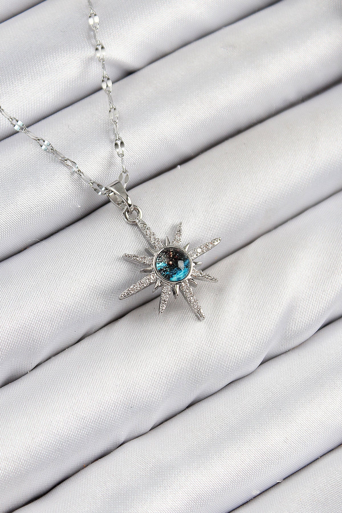 316L Çelik Zirkon Taşlı Kutup Yıldızı Model Gümüş Renk Kadın Kolye