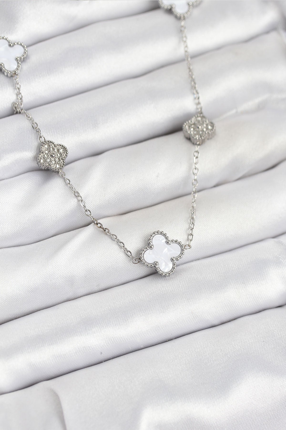 316L Çelik Zincir Gümüş Renk Beyaz ve Zirkon Taşlı Yonca Kadın Kolye