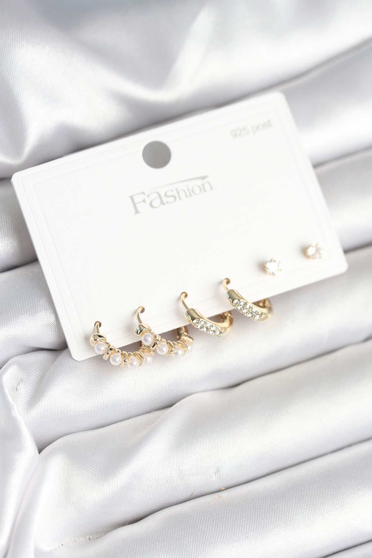 Pirinç Gold Renk Zirkon Taşlı ve İncili Model 925 Ayar Gümüş Çivi Kadın Küpe Seti