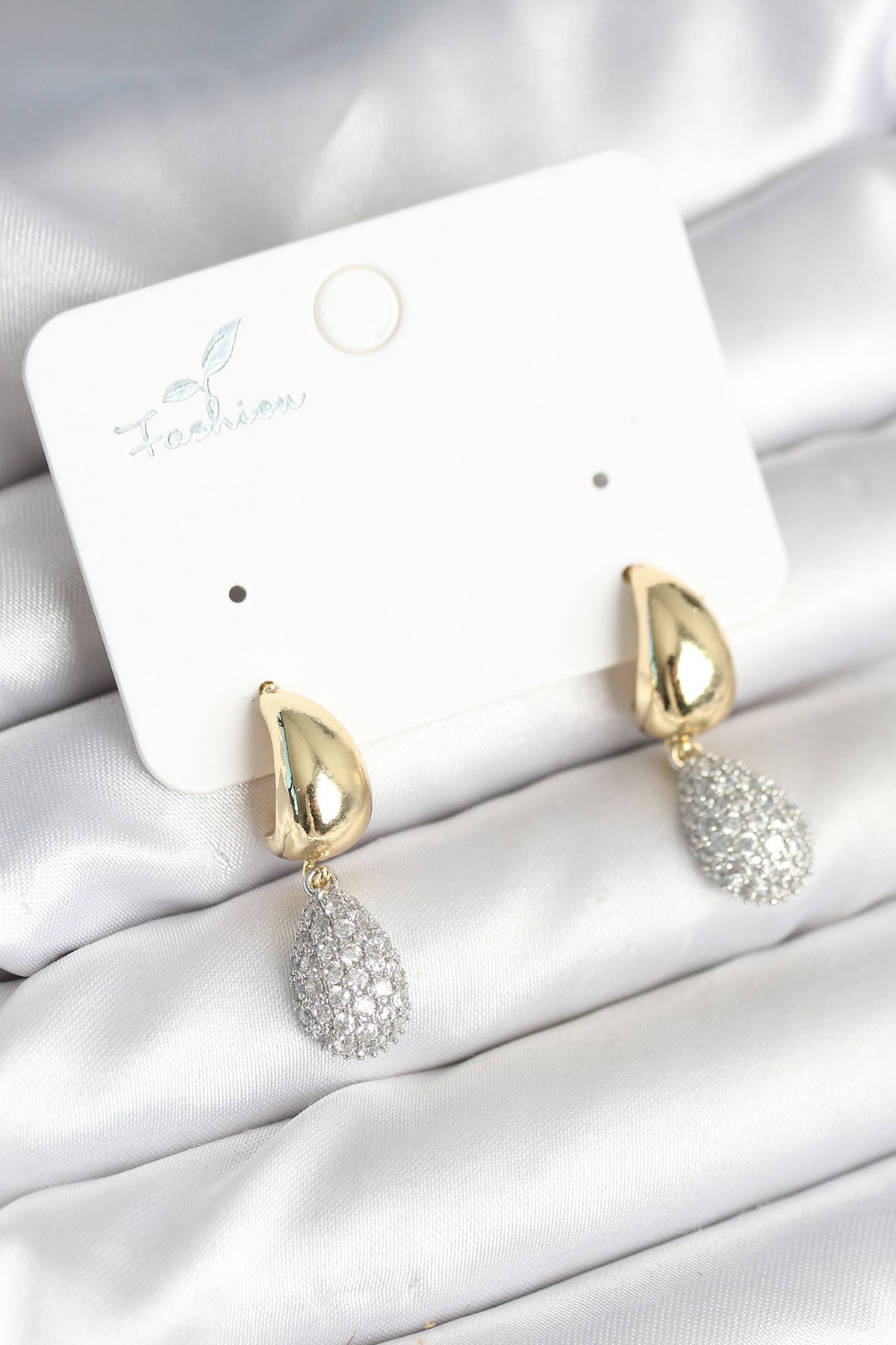 Gold Renk Zirkon Taşlı Damla Pirinç Kadın Küpe