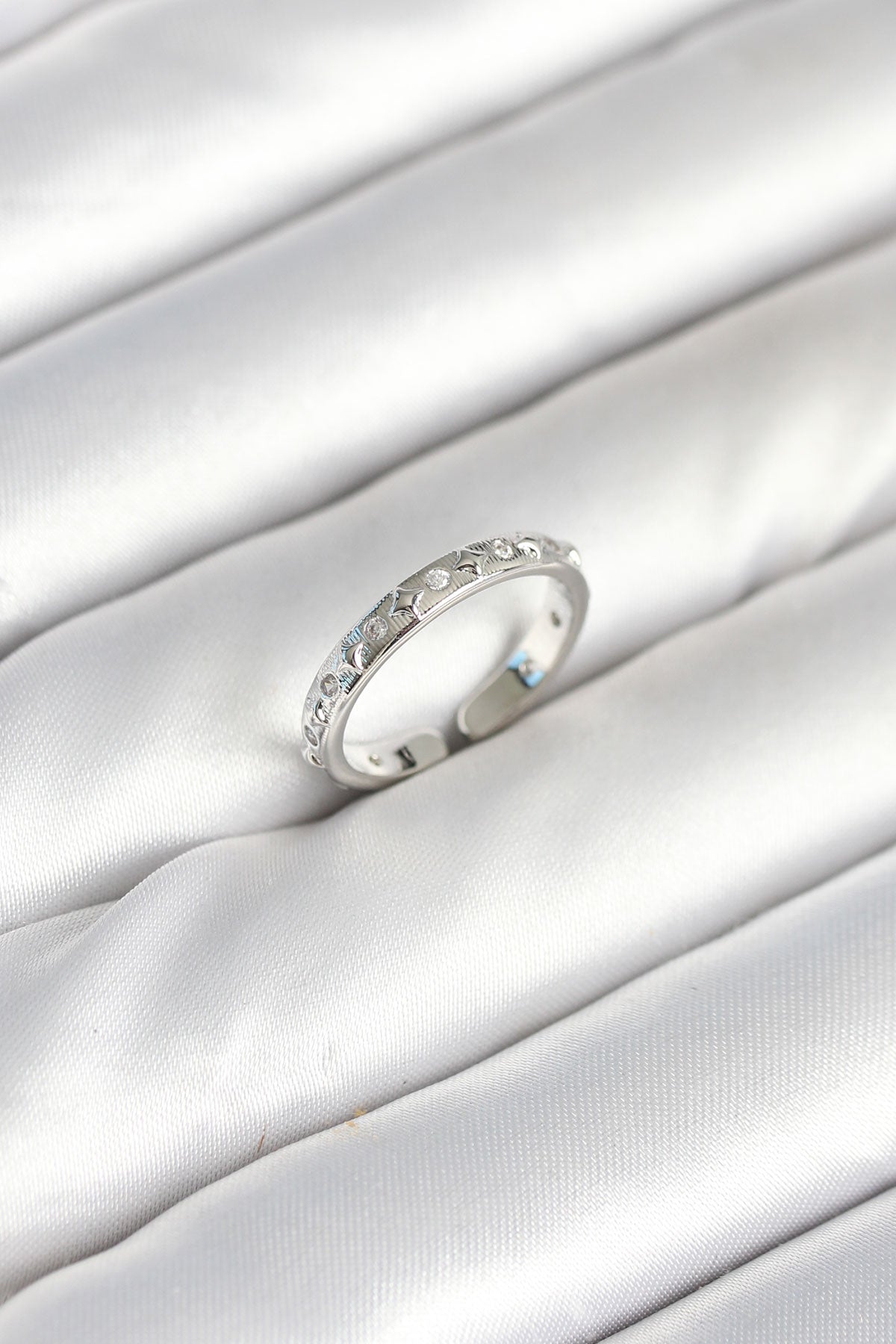 Pirinç Gümüş Renk Zirkon Taşlı Kadın Yüzük