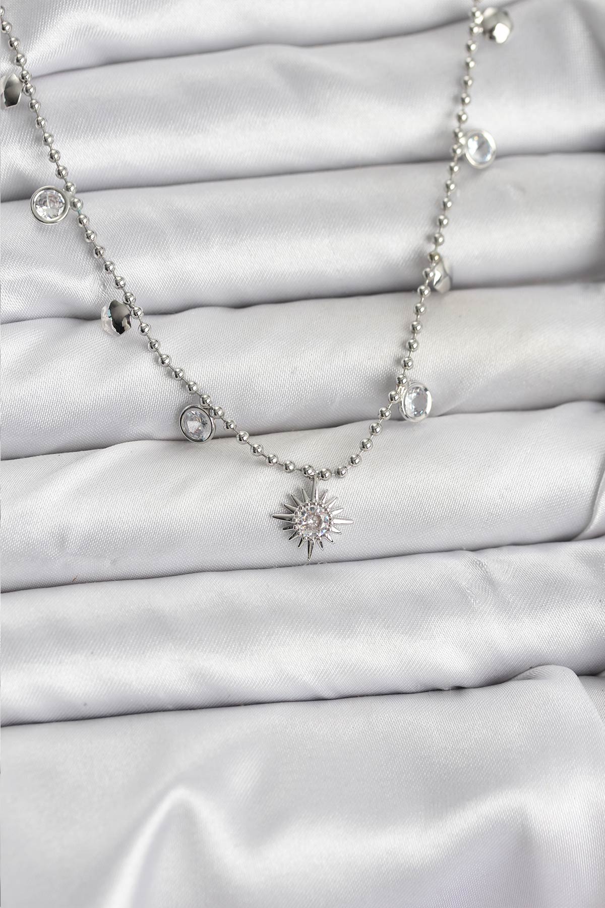 Zirkon Taşlı Kutup Yıldızı Model Pirinç Gümüş Renk Kadın Kolye