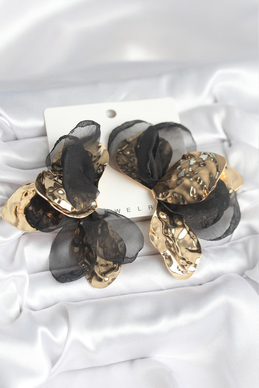 Pirinç Gold Renk Siyah Tüllü Lotus Kadın Küpe