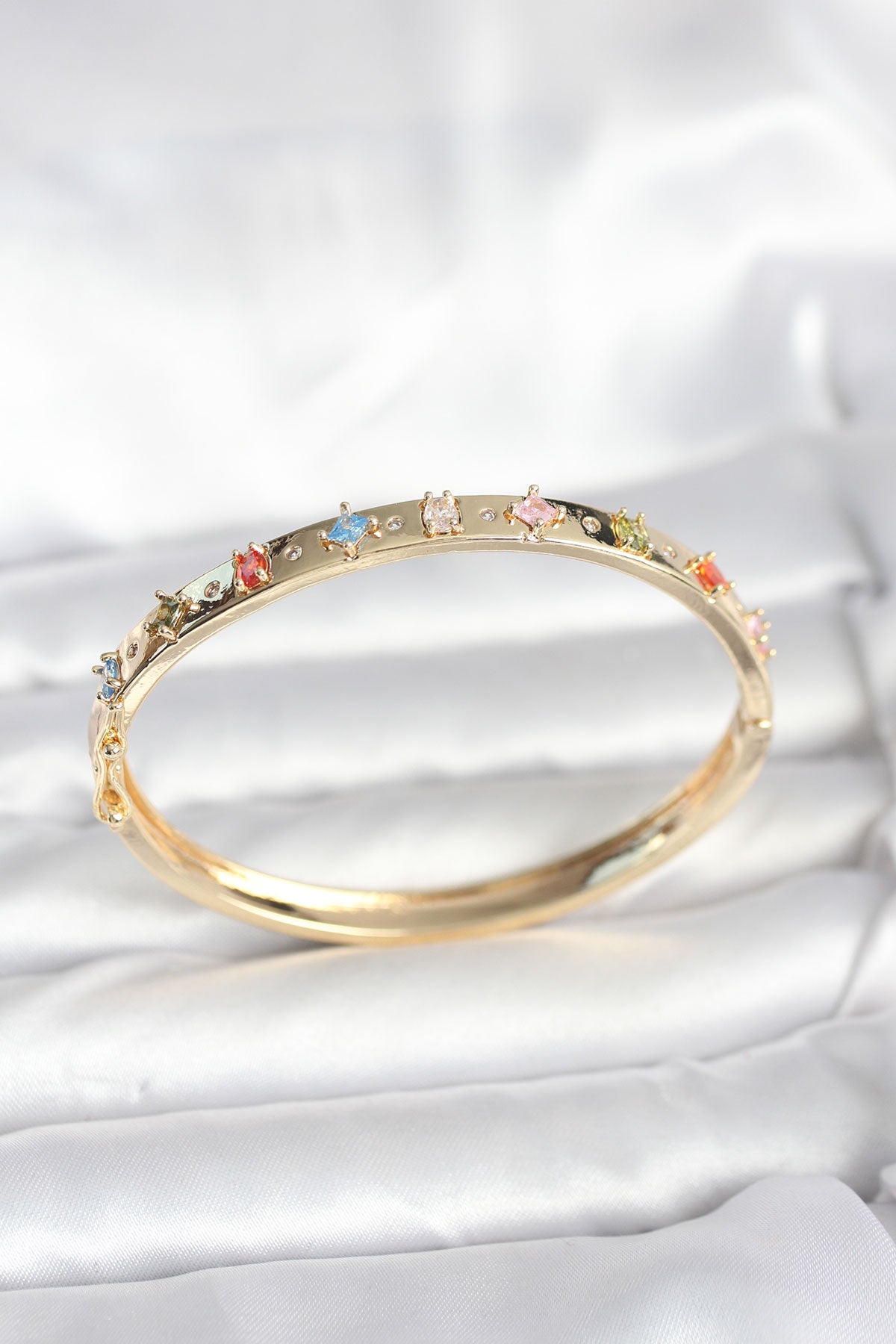 Pirinç Gold Renk Zirkon Taşlı Kelepçe Bileklik